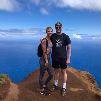 We’re ignoring the snow & dreaming of this amazing view ft The OG District Tee
#adventure #travel #FindYourCraft
📷 @joannamihalicz 
@lukomski05