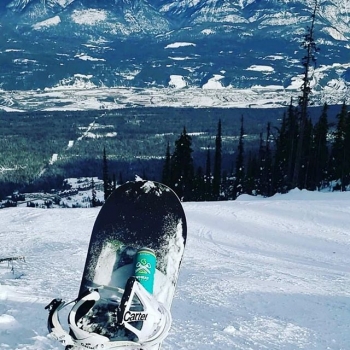 Another beauty day @rideordiesnow
📷 @aaron_blanchette 
#DistrictBrewing #FindYourCraft