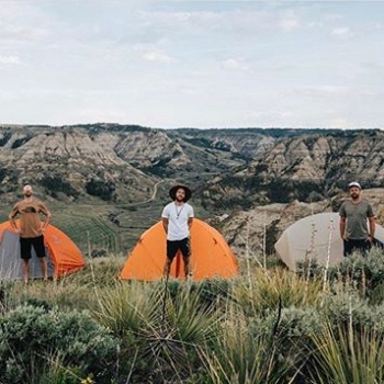 Summer Bucket List:
Camping, camping & more camping ⛺️
What’s on your list?

Photo by @chadpr 
#FindYourCraft
.
.
.
.
.
#explore #adventures #camp #camping #campinghacks #photog #photography #spring #travel #artist #photos #inspo #craft #mountains #